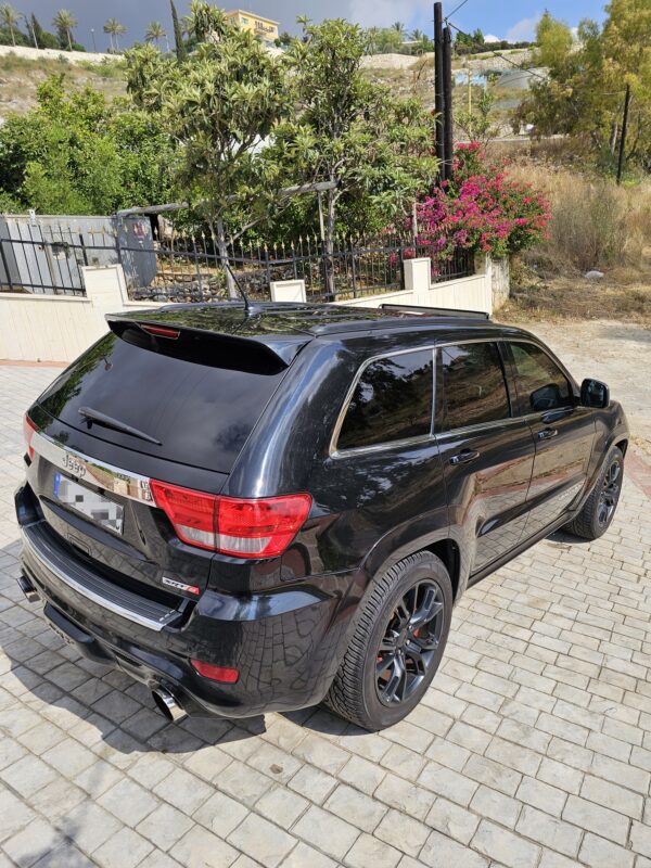 Jeep SRT8 2013 - Image 22