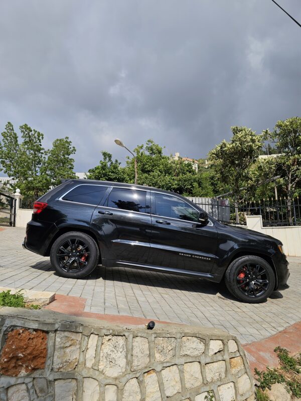 Jeep SRT8 2013 - Image 35