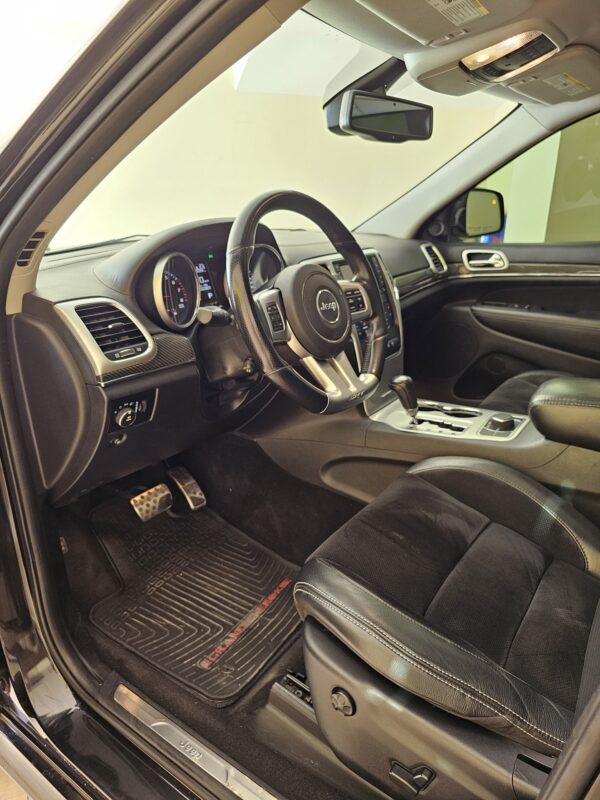 Jeep SRT8 2013 - Image 34