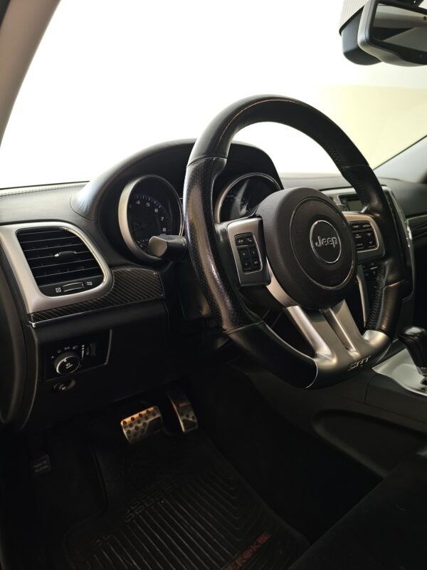 Jeep SRT8 2013 - Image 14